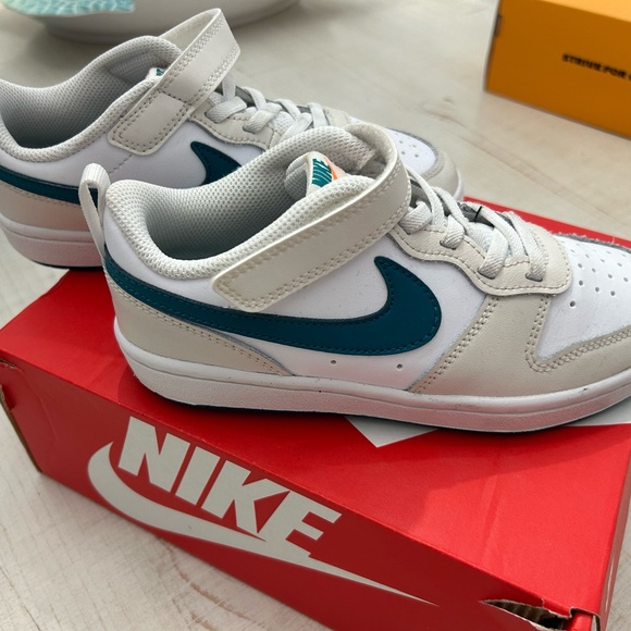 Nike court borough low 2 (PSV) Boys size 1.5 - Picture 3 of 7